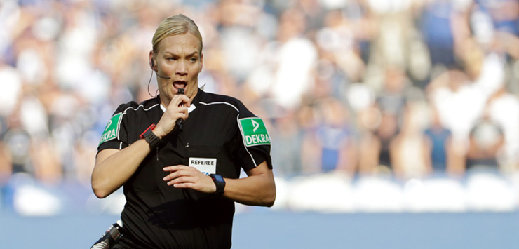 Бибиана Штайнхаус отсудила матч Бундеслиги
