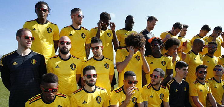Командное фото сборной Бельгии в очках