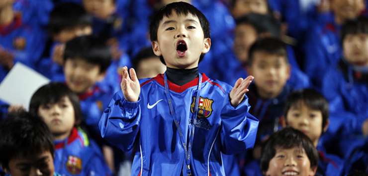 8-летний японский мальчик исполнил гимн 