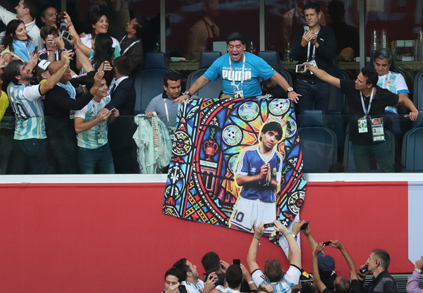 Марадона на матче Нигерия - Аргентина, фото 1