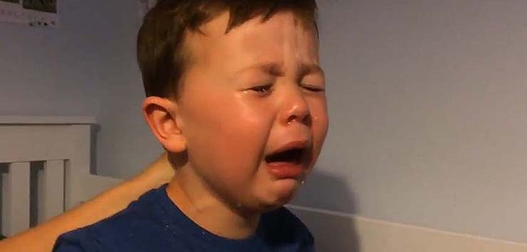 Ван Перси уходит - ребенок плачет