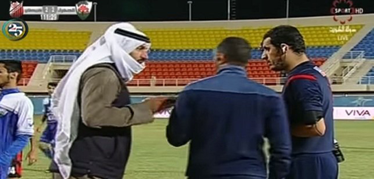 Арабский шейх напал на футбольного арбитра