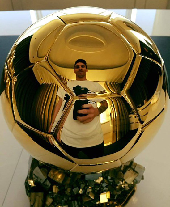 Селфи Месси с Золотым мячом