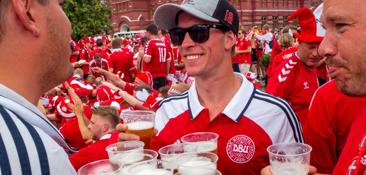 Датский фанат и много пива на Евро-2020
