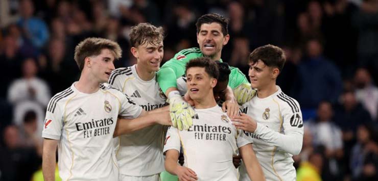 Гол Арды Гюлера со своей половины