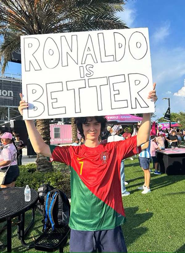Блогера Lofe с баннером Ronaldo is better не пустили на матч Интера Майами 